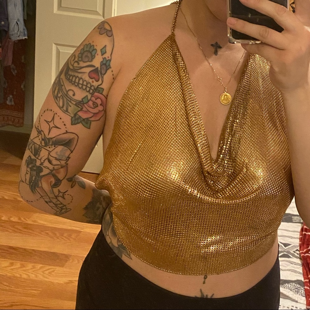 METAL CROP TOP V NECK